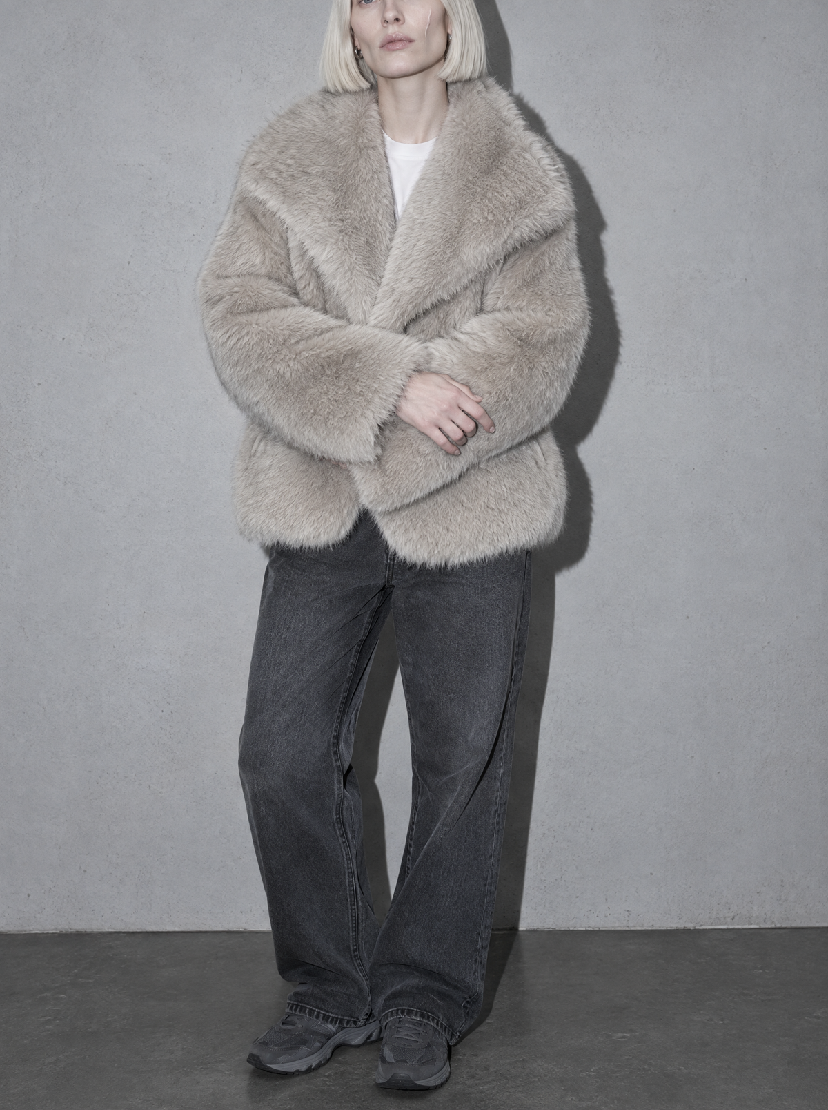 Cool flash studio · Streetstyle Beige Grey bust to thigh
