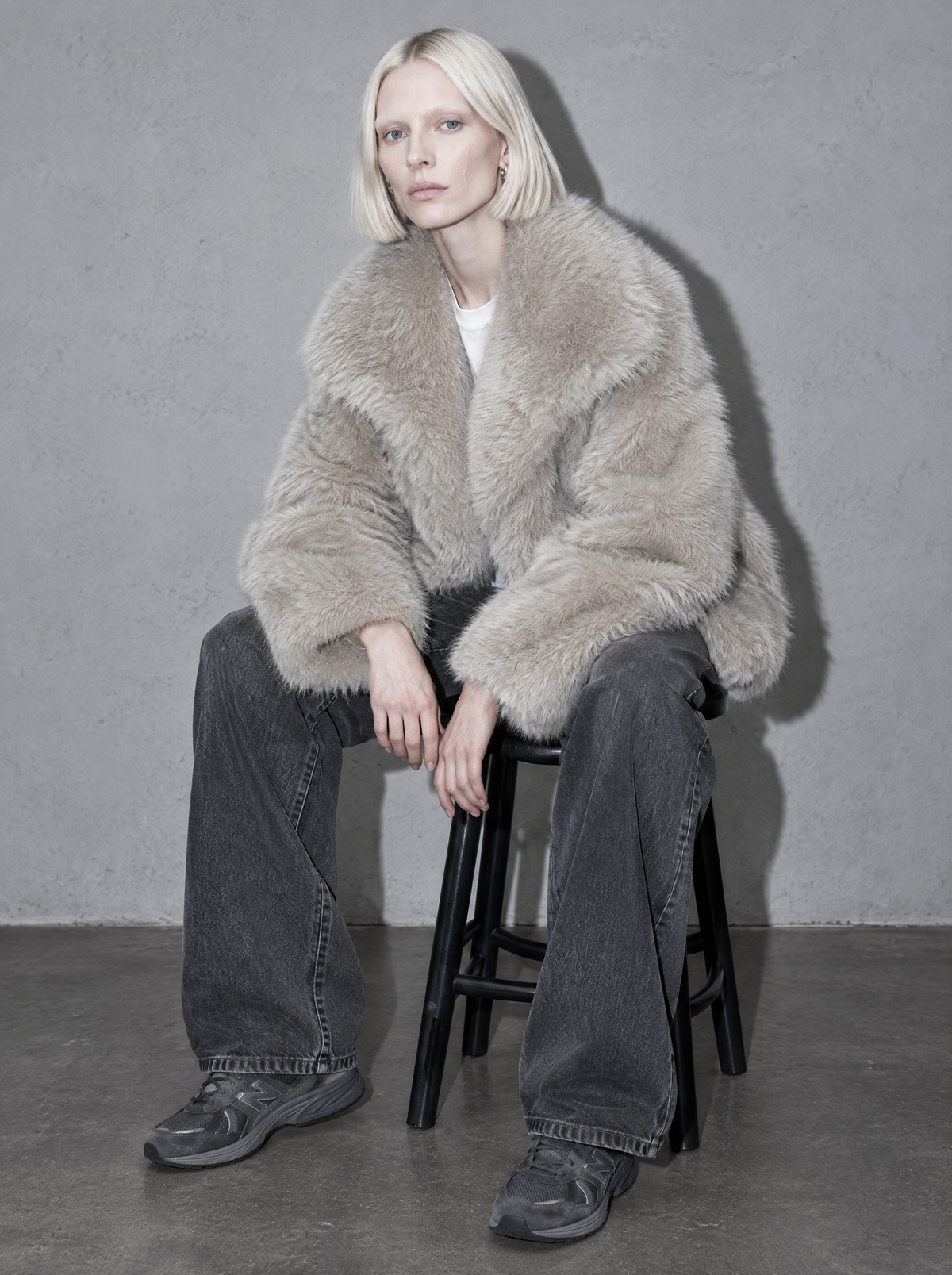 Cool flash studio · Streetstyle Beige Grey seated or lean