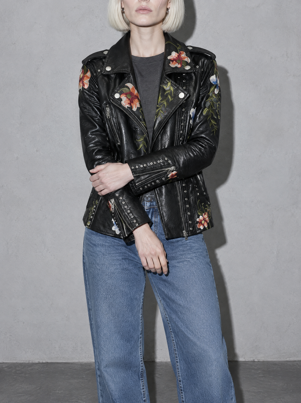 Cool flash studio · Streetstyle Black bust to thigh
