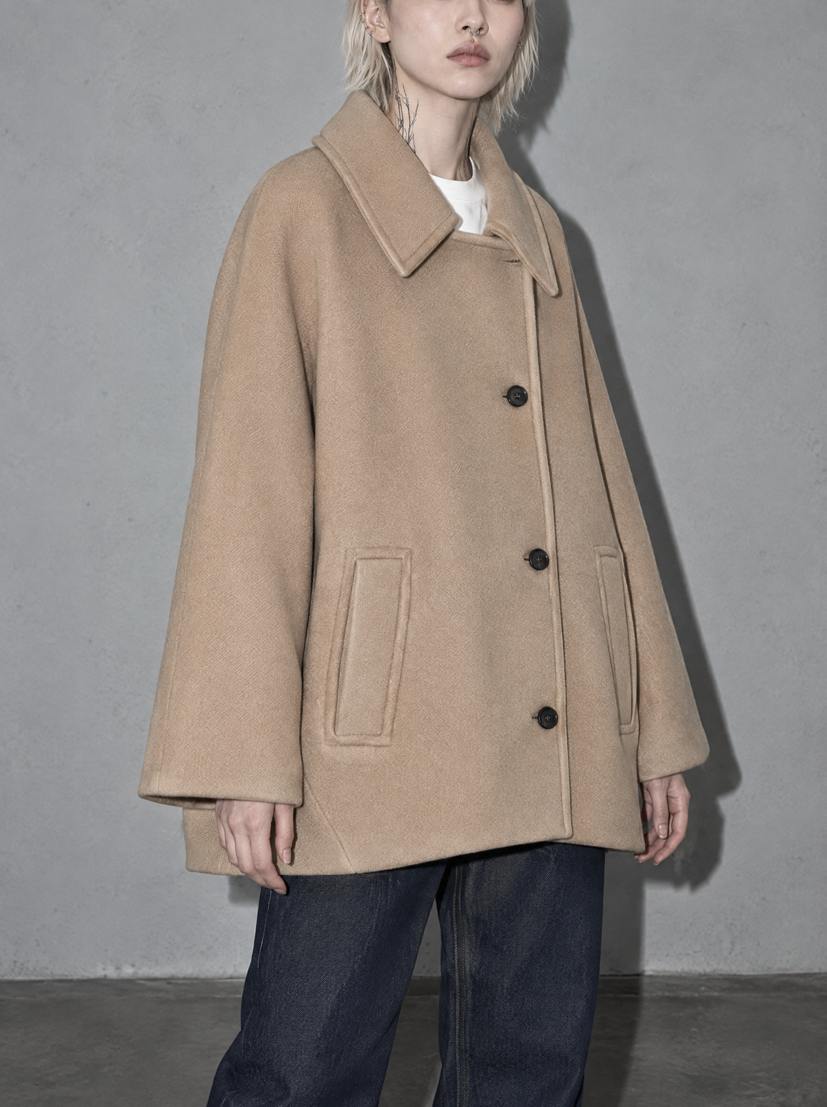 Cool flash studio · Streetstyle Beige bust to thigh