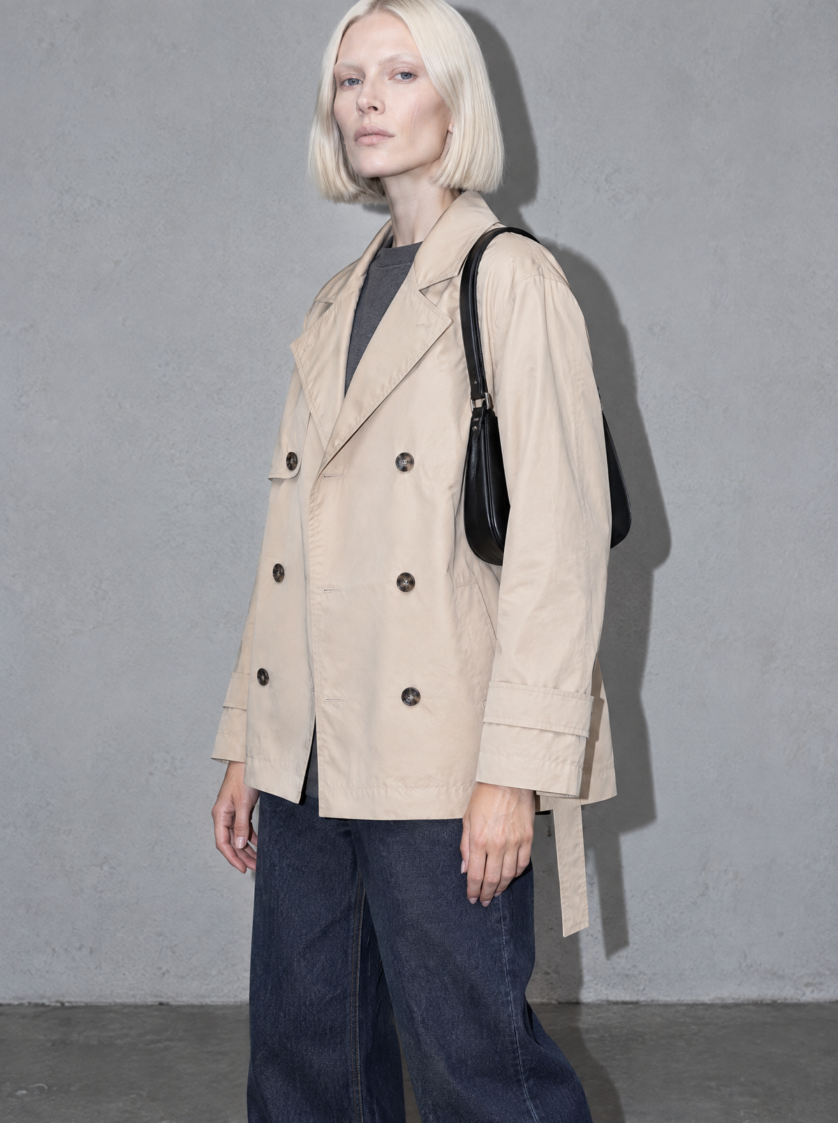 Cool flash studio · Streetstyle Beige bust to thigh