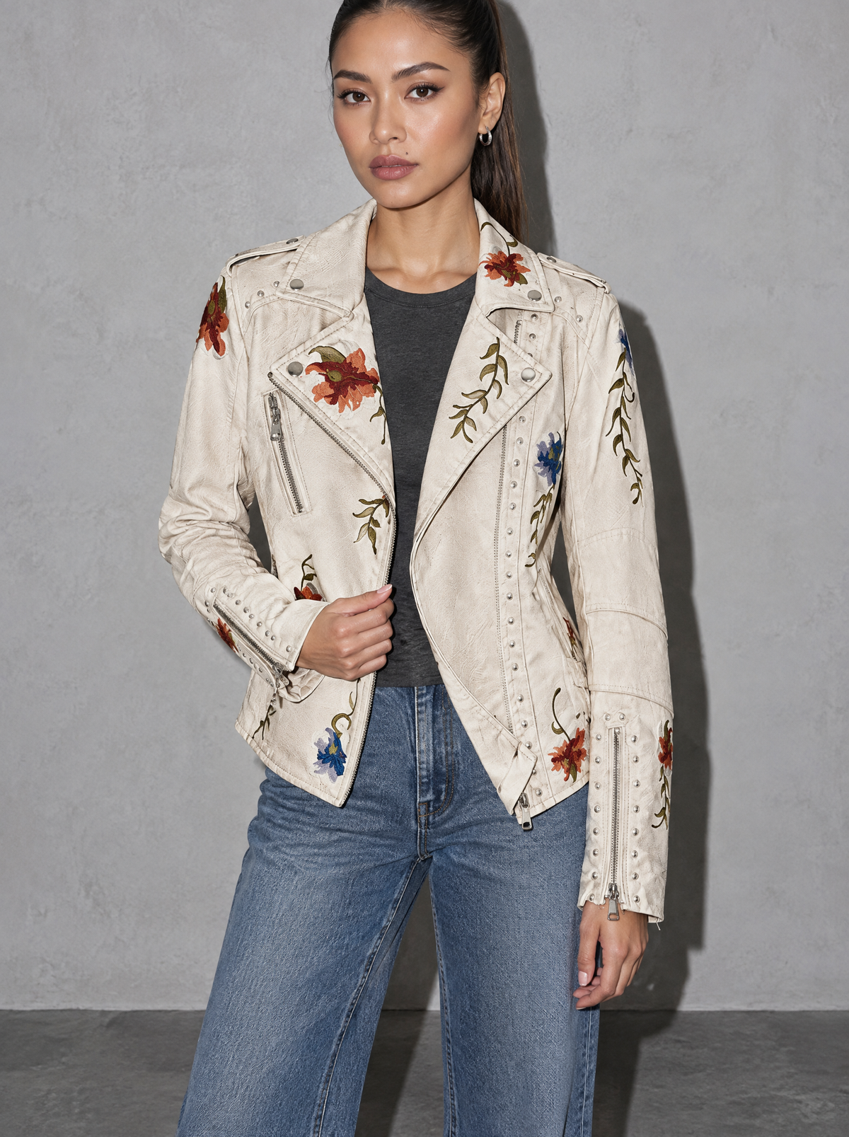 Cool flash studio · Streetstyle Beige bust to thigh