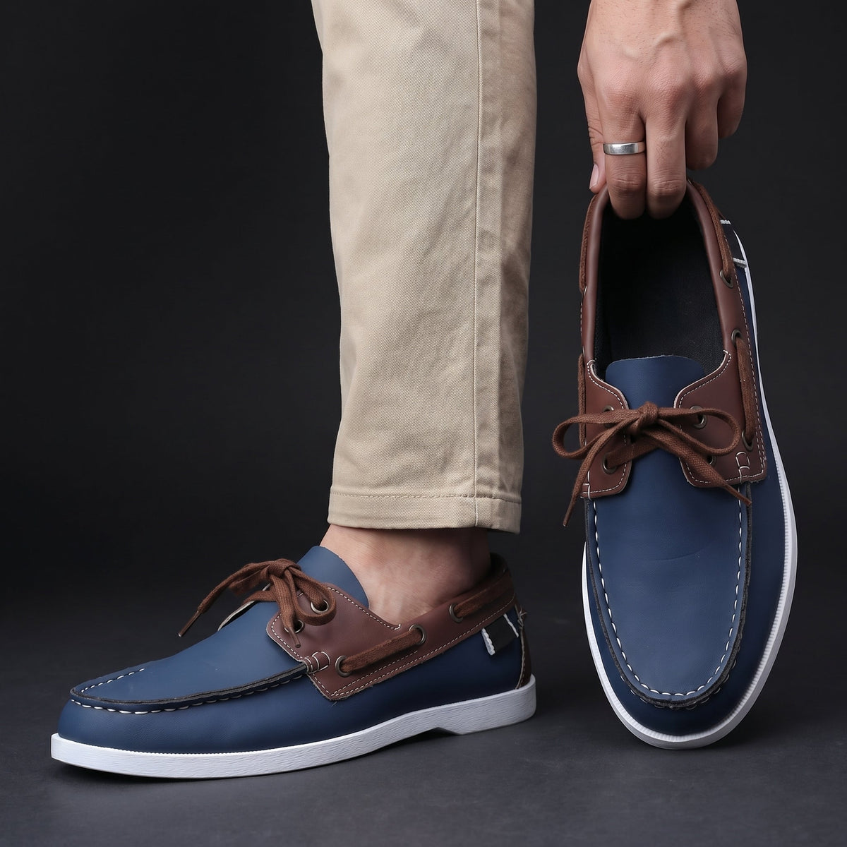Men's Boat Shoes with Two-Tone Contrast Design