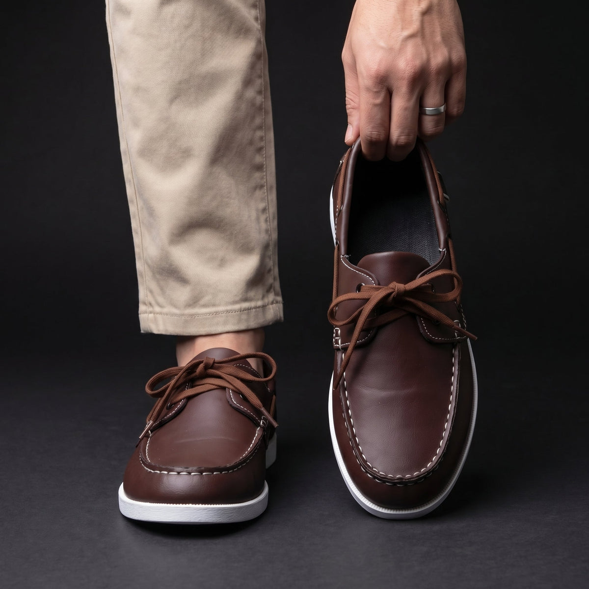 Men's Boat Shoes with Two-Tone Contrast Design