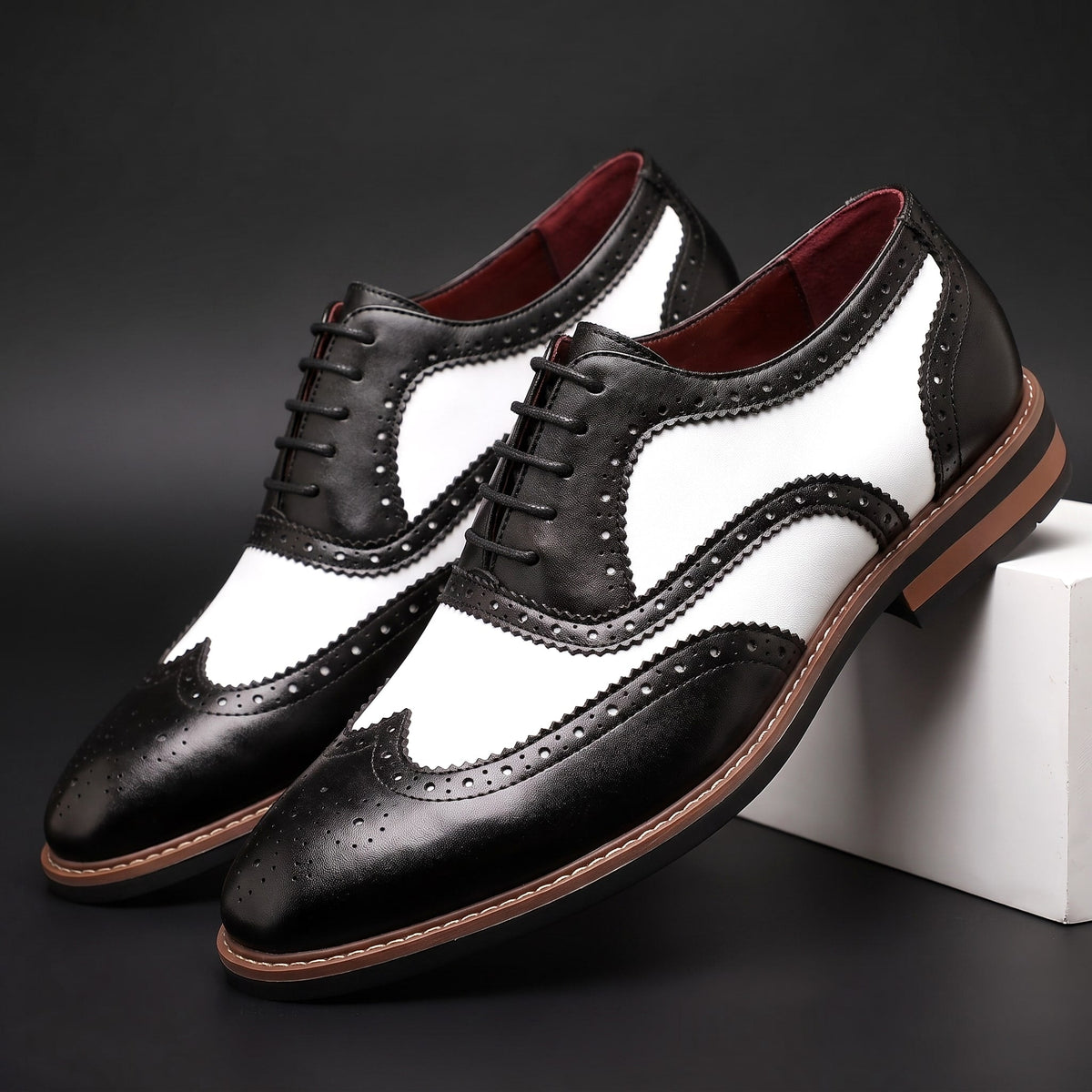 Unisex Brogue Oxford Shoes with Two-Tone Wingtip Trim
