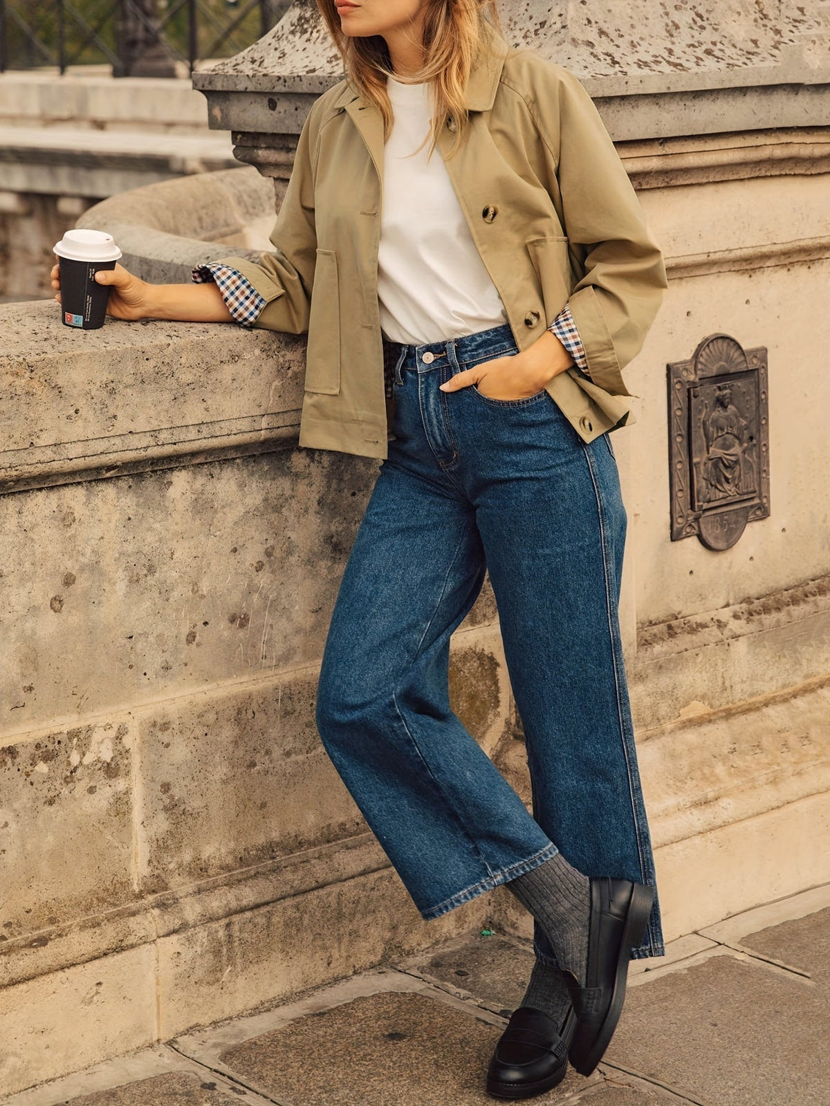Women's Classic Jacket with Collar and Button Front