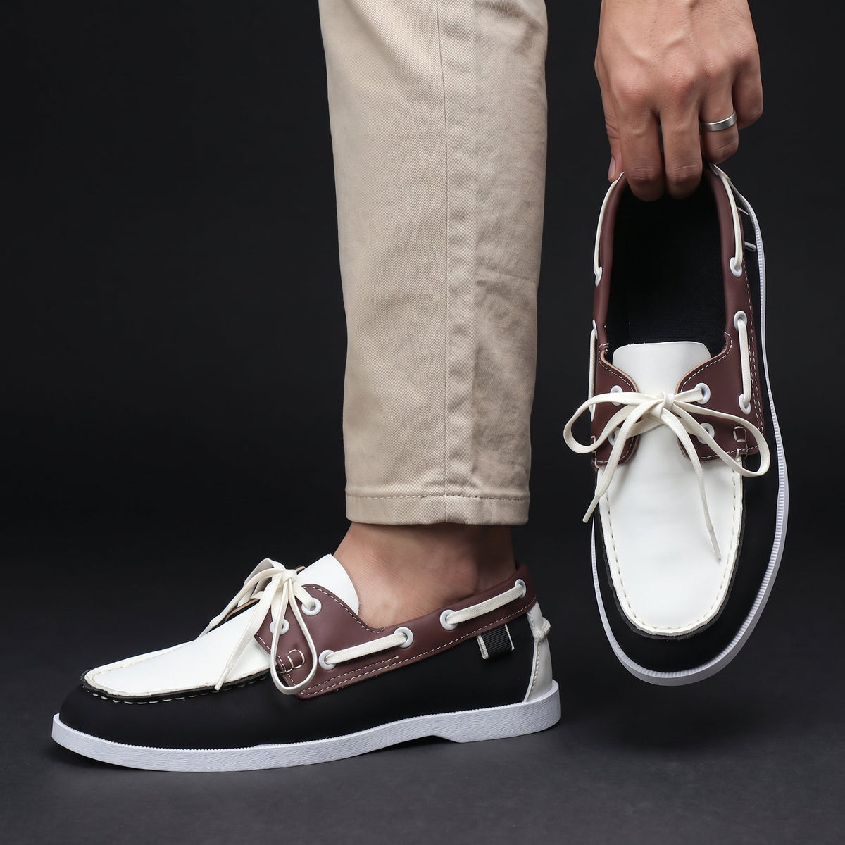 Men's Boat Shoes with Two-Tone Contrast Design