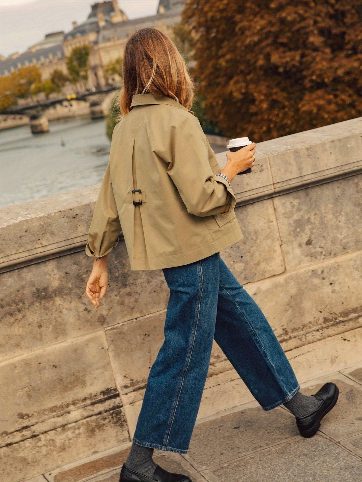 Women's Classic Jacket with Collar and Button Front