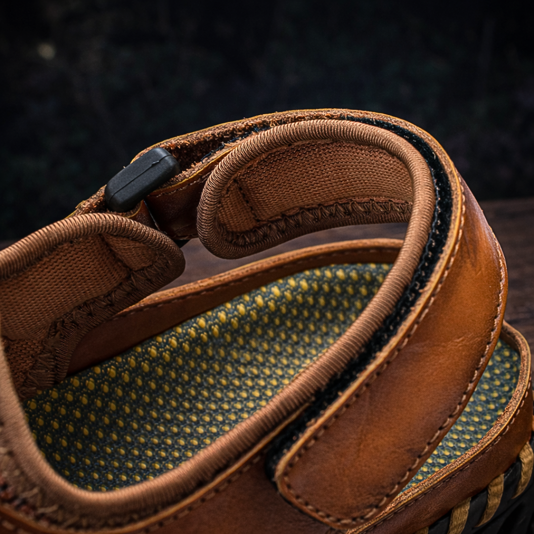 Men's Outdoor Walking Sandals with Closed Toe